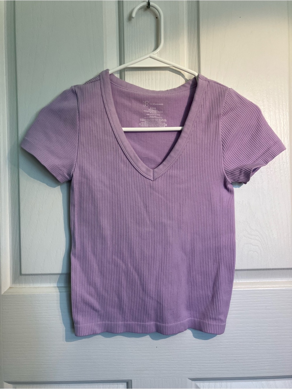 No Boundaries Lilac Ribbed V-Neck Short Sleeve Tee